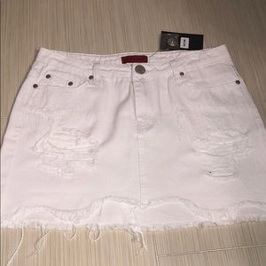 NWT WHITE DENIM SKIRT LARGE
